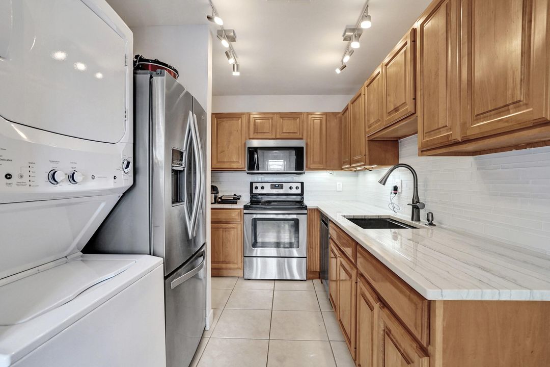 Active With Contract: $185,000 (2 beds, 2 baths, 1167 Square Feet)