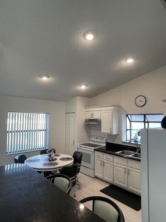 En Venta: $438,000 (3 camas, 2 baños, 1375 Pies cuadrados)