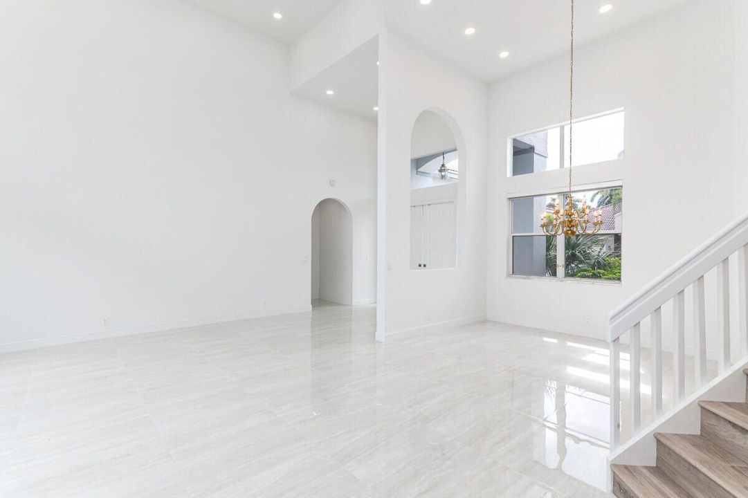 En Venta: $1,149,000 (5 camas, 3 baños, 3042 Pies cuadrados)