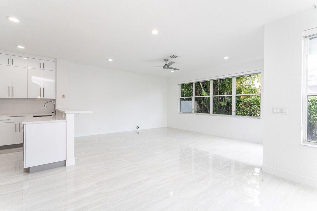 En Venta: $1,149,000 (5 camas, 3 baños, 3042 Pies cuadrados)