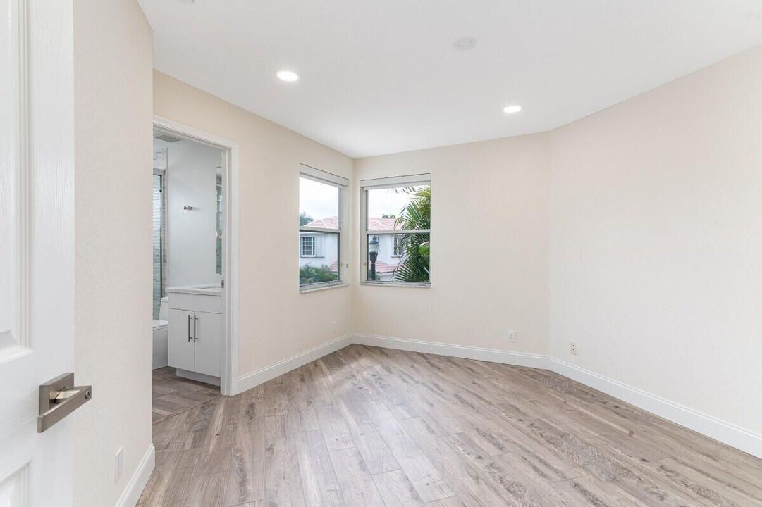 En Venta: $1,149,000 (5 camas, 3 baños, 3042 Pies cuadrados)