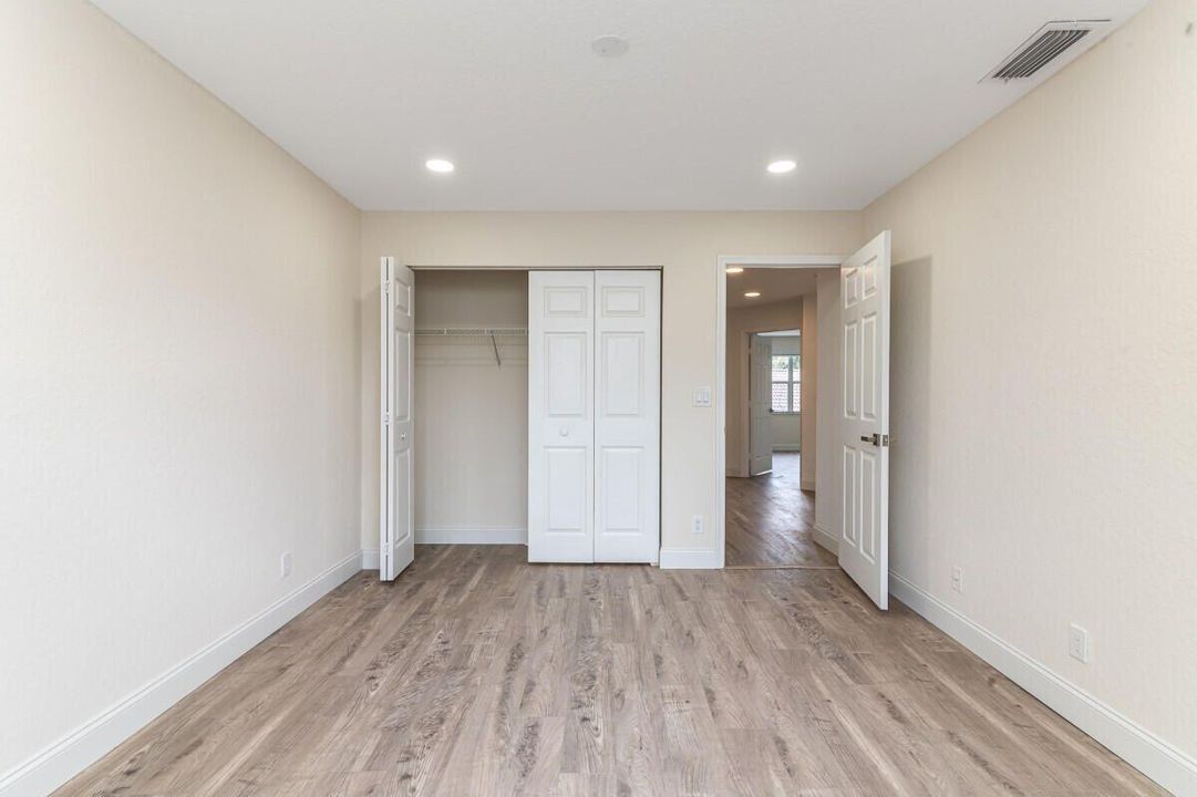 En Venta: $1,149,000 (5 camas, 3 baños, 3042 Pies cuadrados)