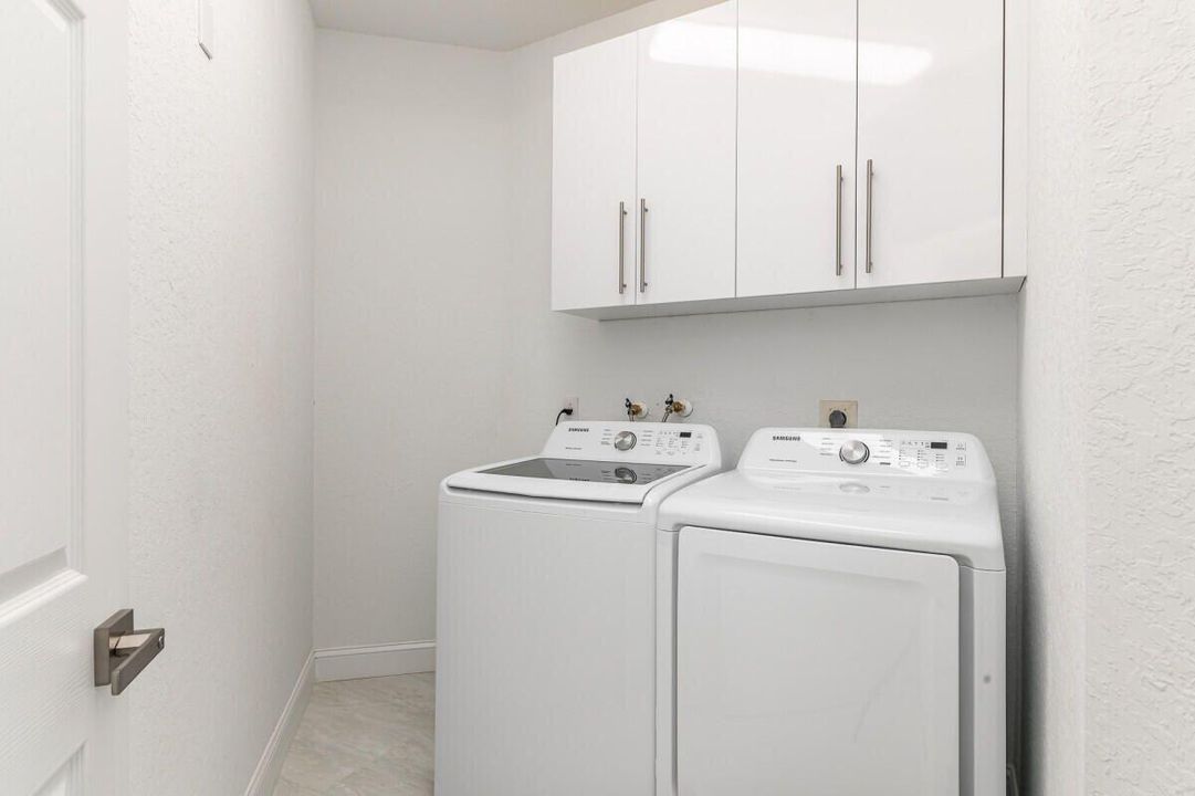 En Venta: $1,149,000 (5 camas, 3 baños, 3042 Pies cuadrados)