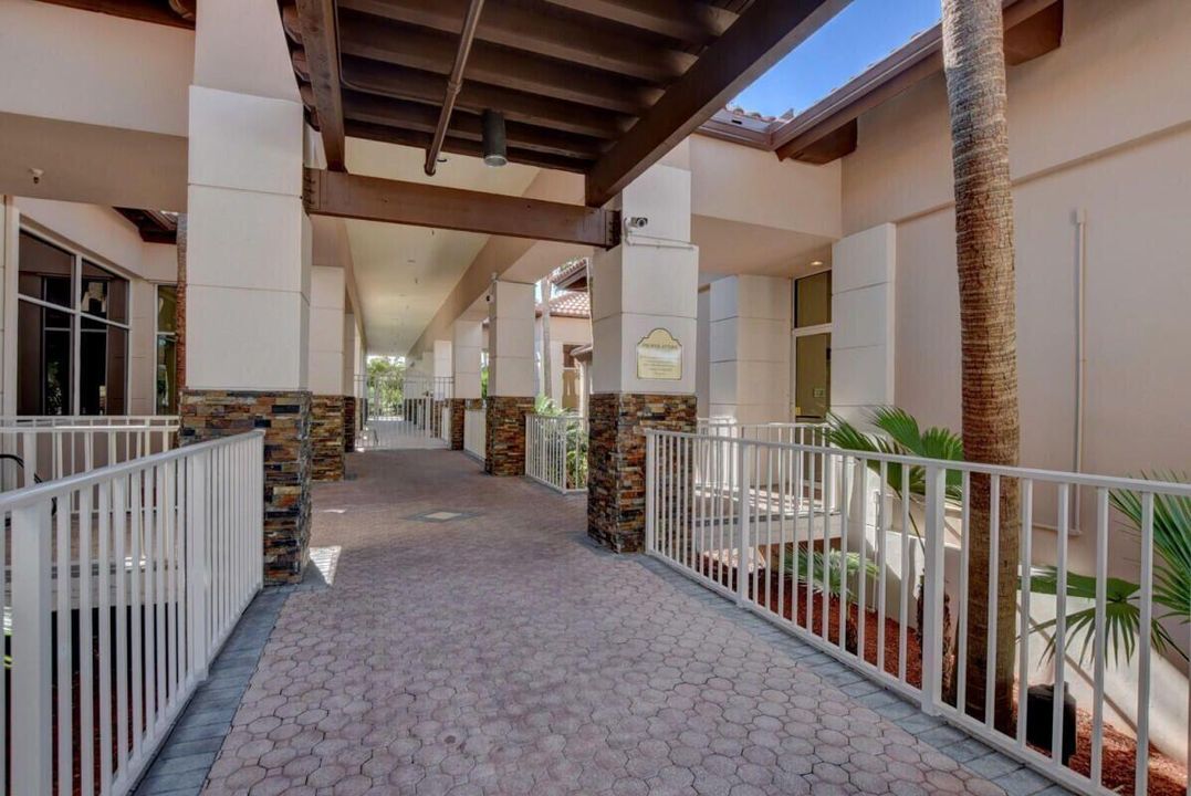 En Venta: $1,149,000 (5 camas, 3 baños, 3042 Pies cuadrados)