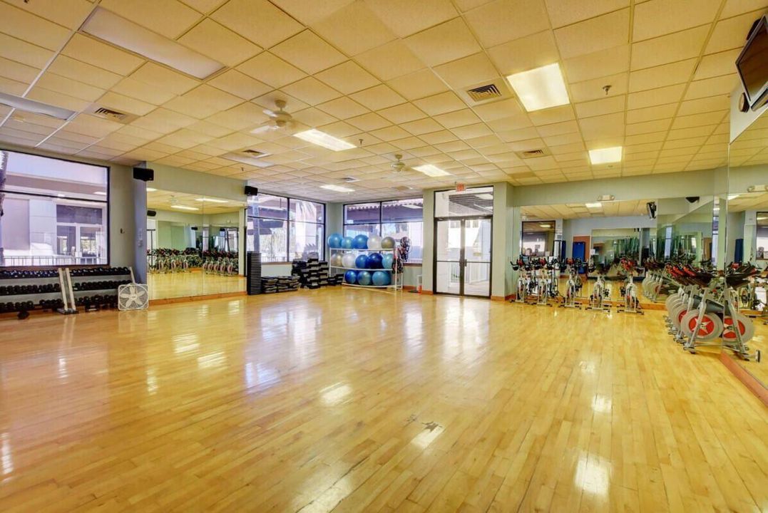 En Venta: $1,149,000 (5 camas, 3 baños, 3042 Pies cuadrados)