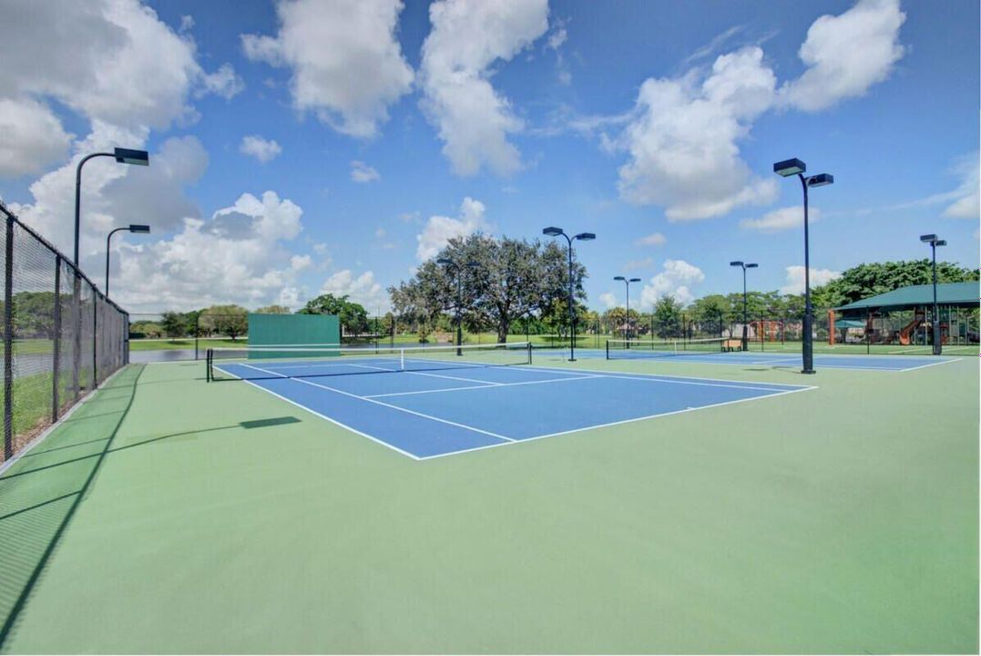 En Venta: $1,149,000 (5 camas, 3 baños, 3042 Pies cuadrados)