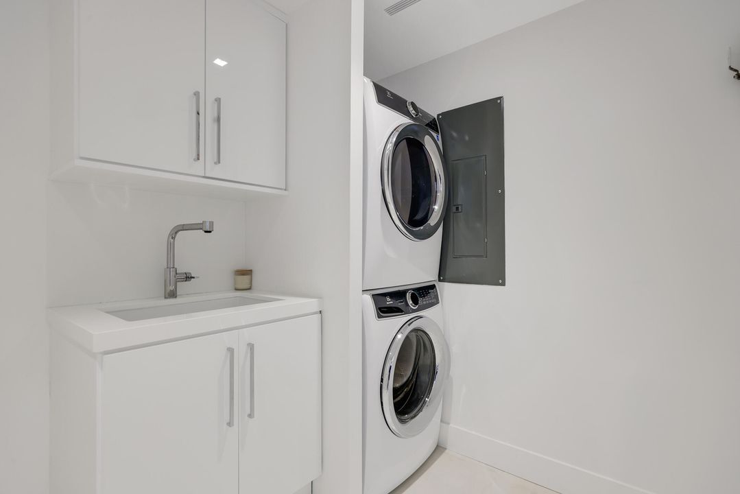 For Sale: $4,750,000 (2 beds, 2 baths, 2487 Square Feet)