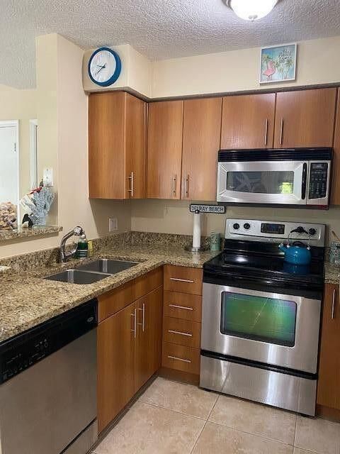 出租: $2,300 (2 贝兹, 2 浴室, 948 平方英尺)