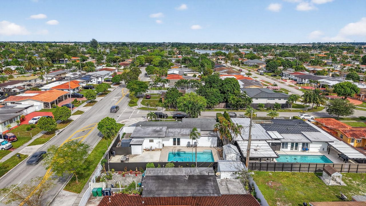 En Venta: $720,000 (5 camas, 3 baños, 1963 Pies cuadrados)