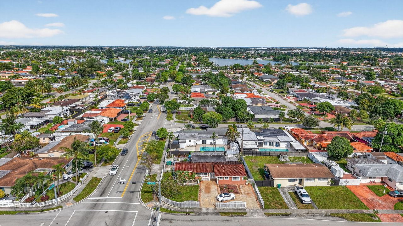 En Venta: $720,000 (5 camas, 3 baños, 1963 Pies cuadrados)