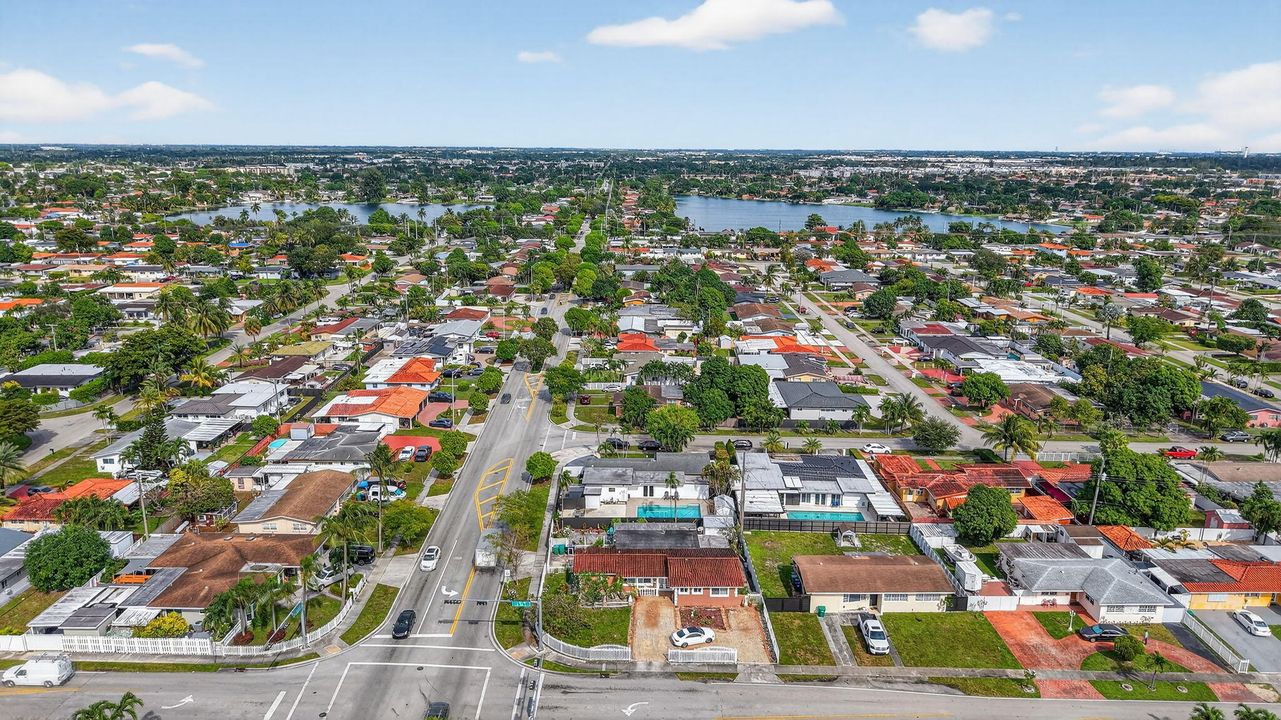 En Venta: $720,000 (5 camas, 3 baños, 1963 Pies cuadrados)