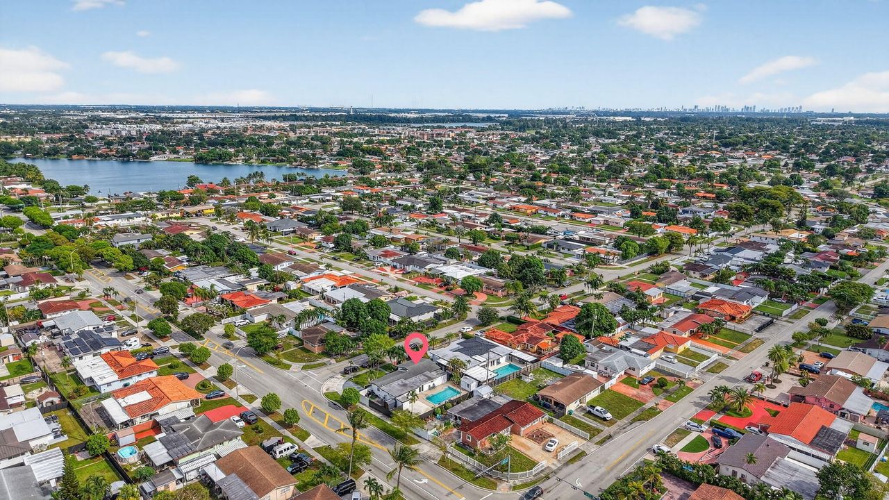 En Venta: $720,000 (5 camas, 3 baños, 1963 Pies cuadrados)