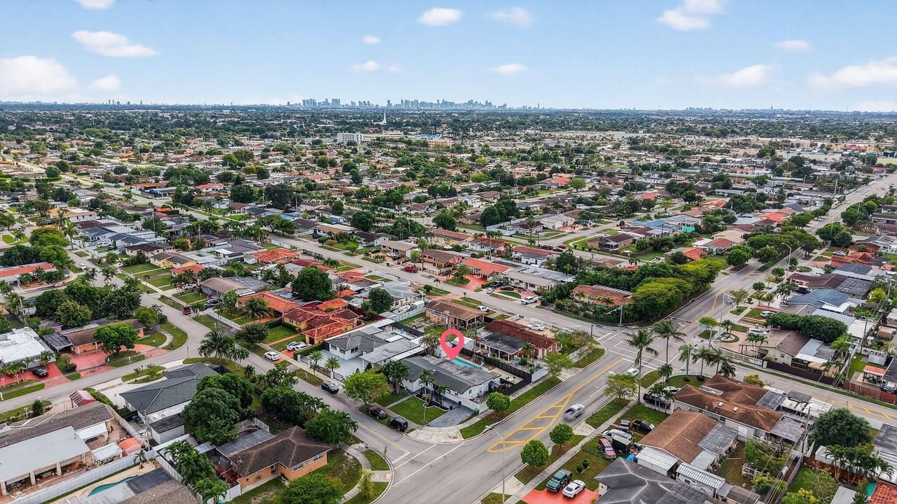 En Venta: $720,000 (5 camas, 3 baños, 1963 Pies cuadrados)