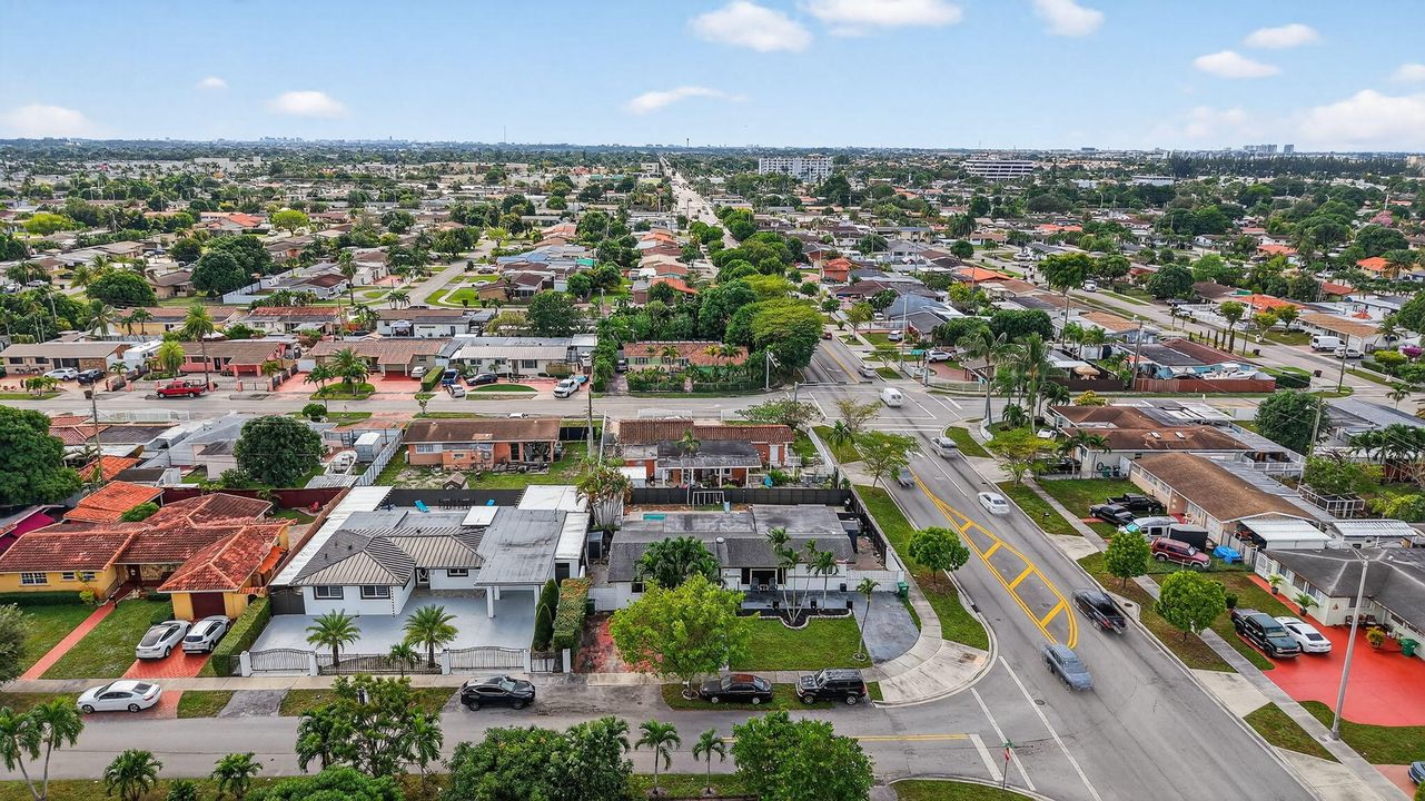 En Venta: $720,000 (5 camas, 3 baños, 1963 Pies cuadrados)