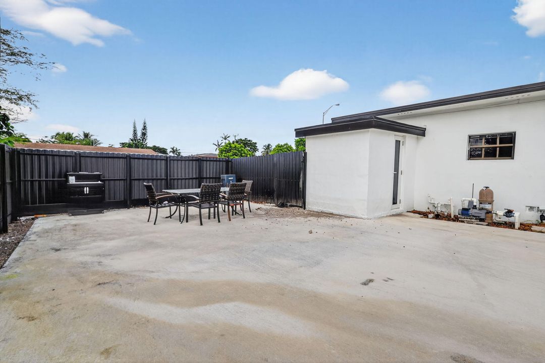 En Venta: $720,000 (5 camas, 3 baños, 1963 Pies cuadrados)