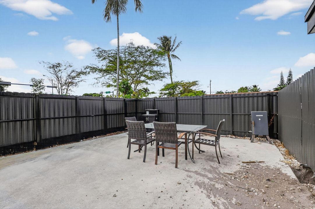 En Venta: $720,000 (5 camas, 3 baños, 1963 Pies cuadrados)