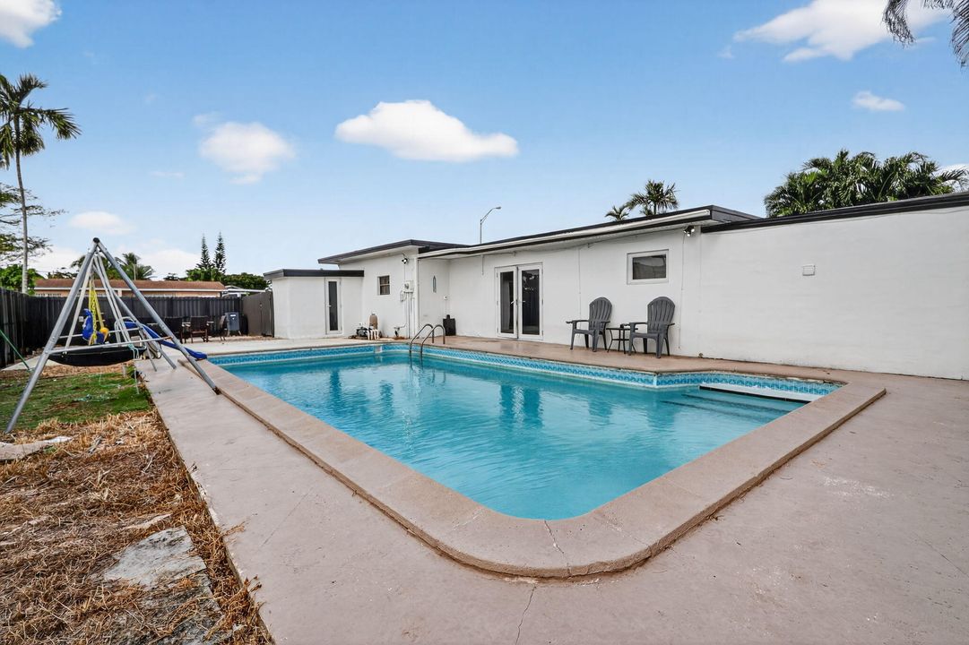 En Venta: $720,000 (5 camas, 3 baños, 1963 Pies cuadrados)