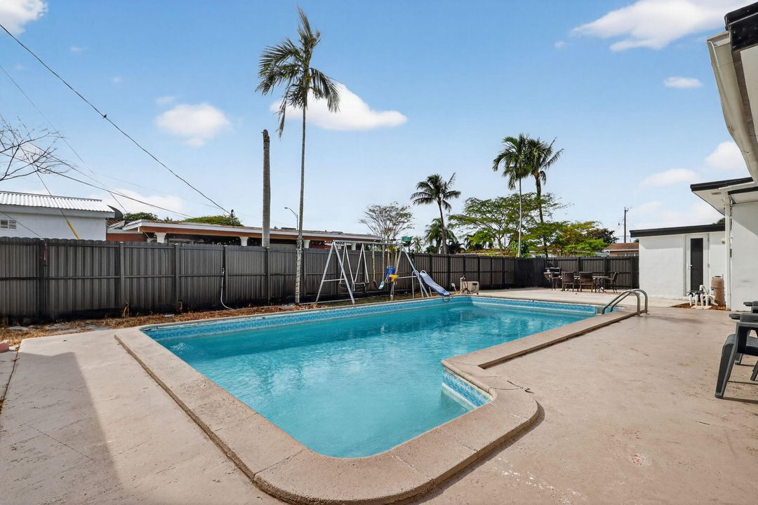 En Venta: $720,000 (5 camas, 3 baños, 1963 Pies cuadrados)