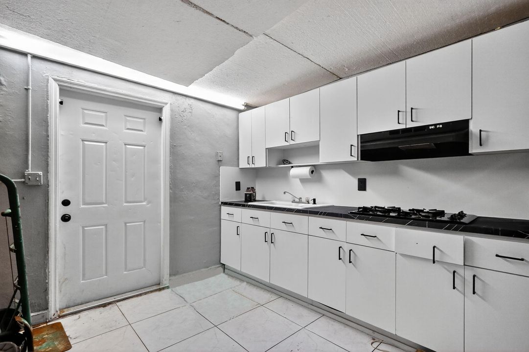 En Venta: $720,000 (5 camas, 3 baños, 1963 Pies cuadrados)