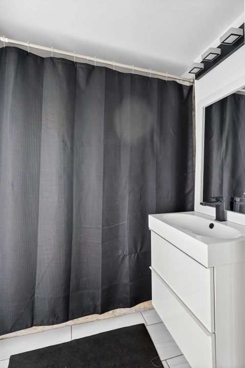 En Venta: $720,000 (5 camas, 3 baños, 1963 Pies cuadrados)