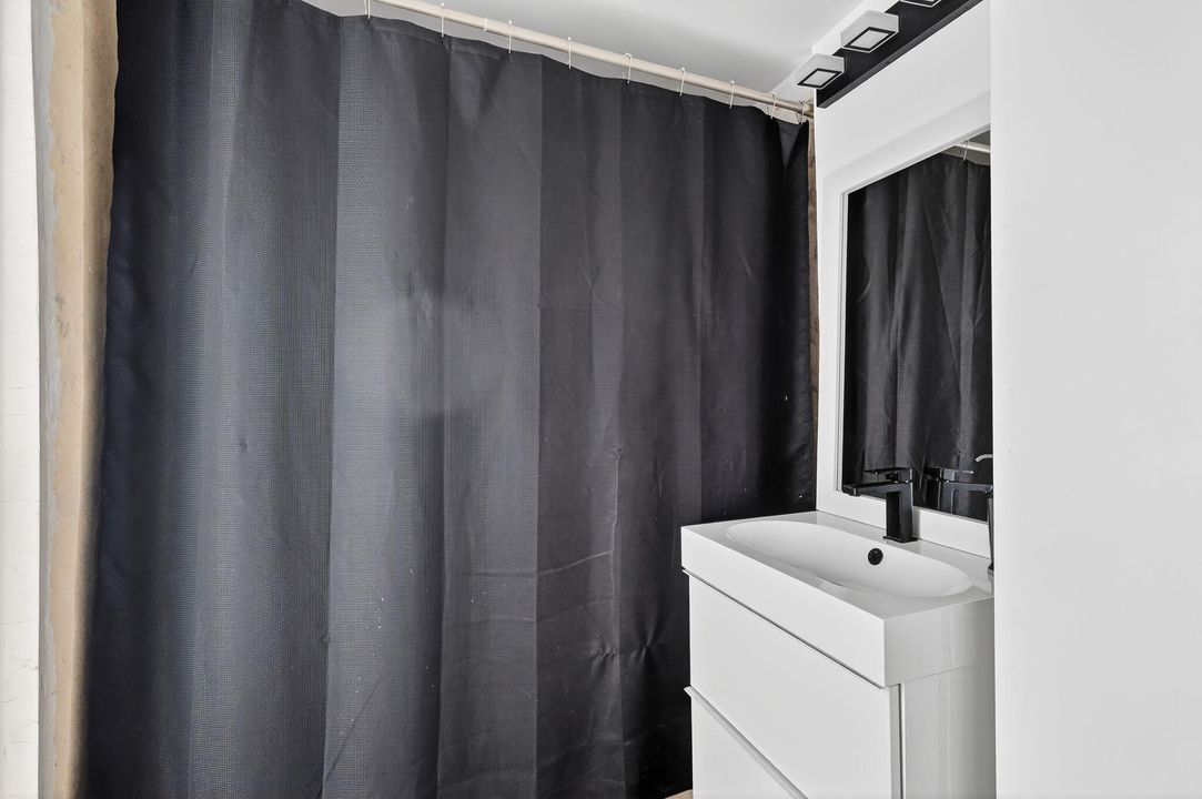 En Venta: $720,000 (5 camas, 3 baños, 1963 Pies cuadrados)