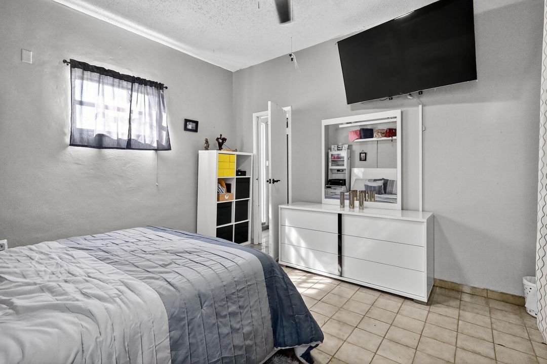 En Venta: $720,000 (5 camas, 3 baños, 1963 Pies cuadrados)