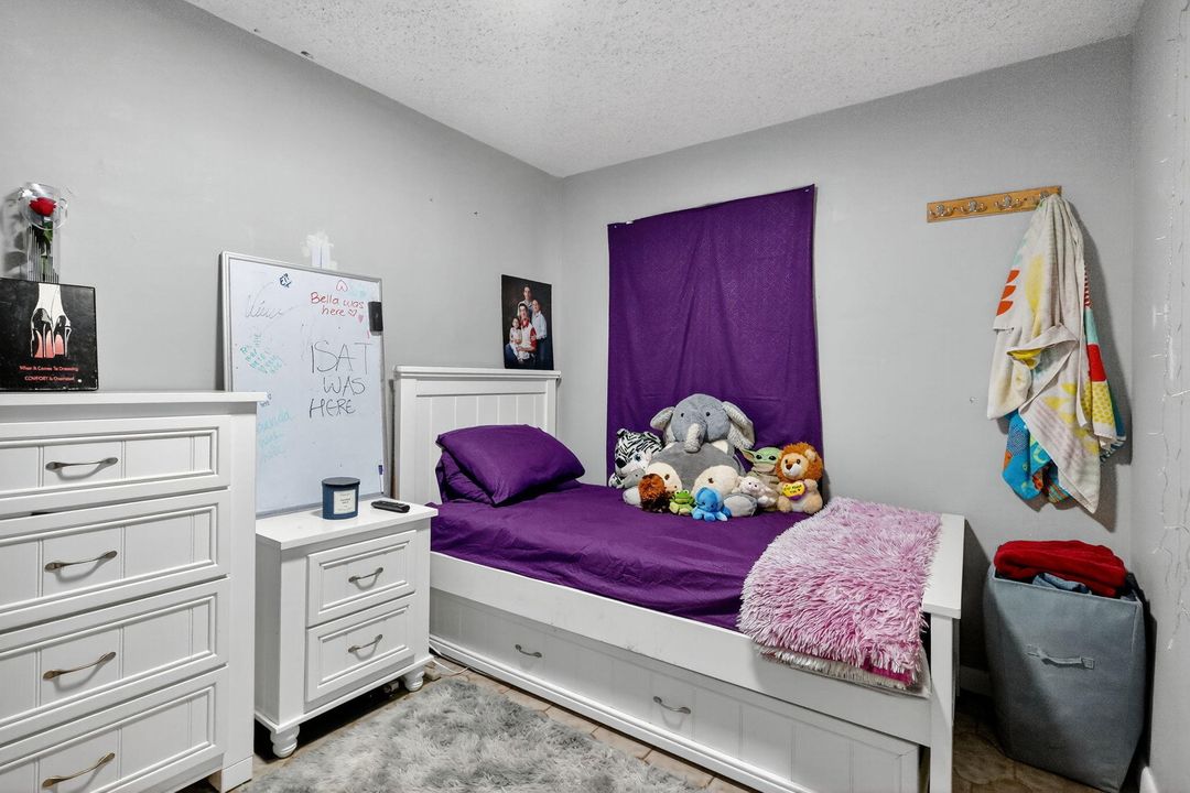 En Venta: $720,000 (5 camas, 3 baños, 1963 Pies cuadrados)