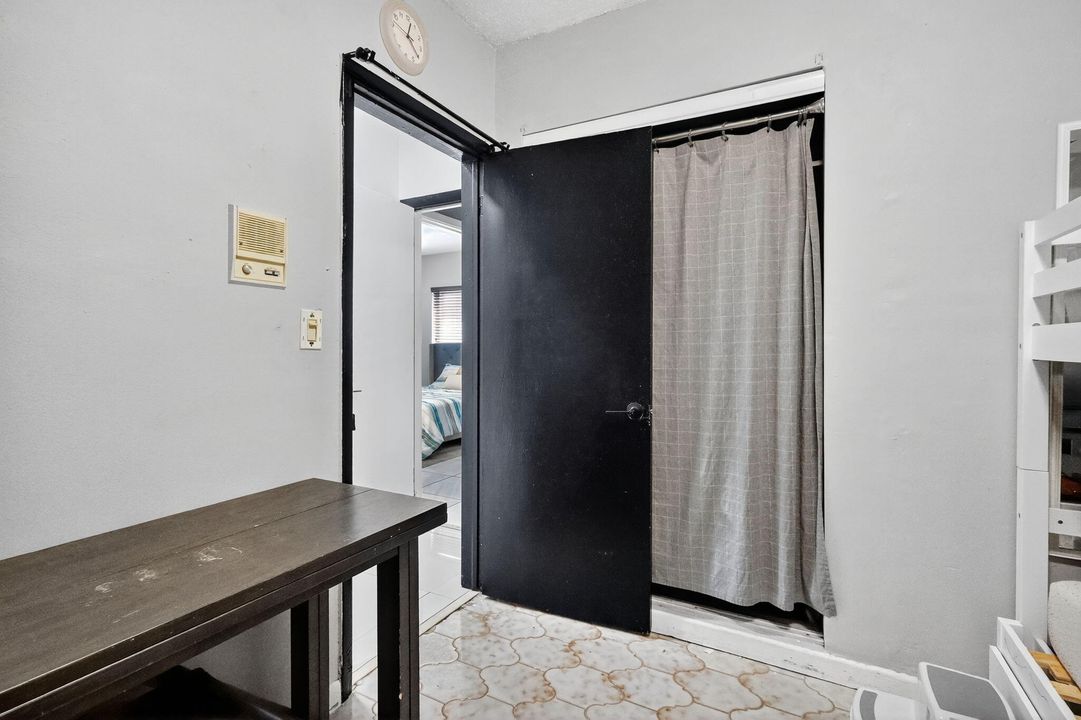 En Venta: $720,000 (5 camas, 3 baños, 1963 Pies cuadrados)