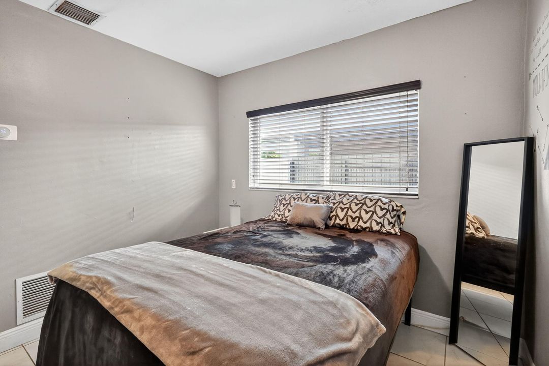 En Venta: $720,000 (5 camas, 3 baños, 1963 Pies cuadrados)