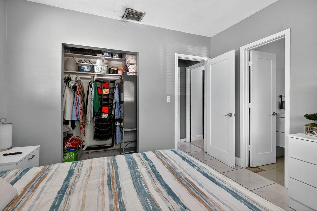 En Venta: $720,000 (5 camas, 3 baños, 1963 Pies cuadrados)