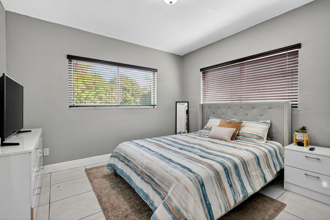 En Venta: $720,000 (5 camas, 3 baños, 1963 Pies cuadrados)