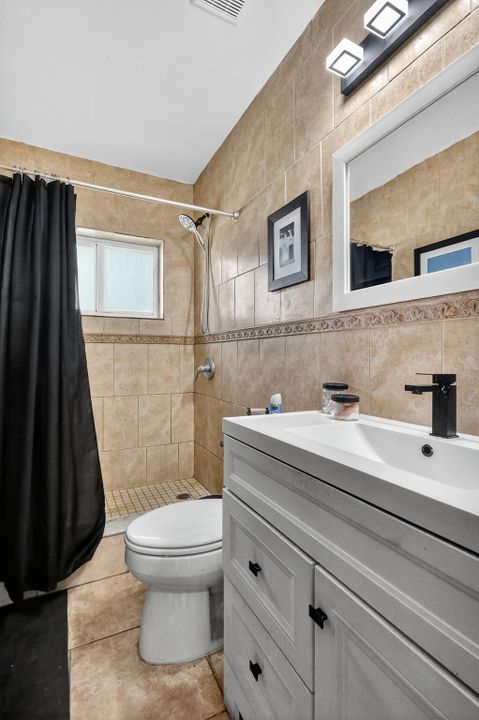 En Venta: $720,000 (5 camas, 3 baños, 1963 Pies cuadrados)