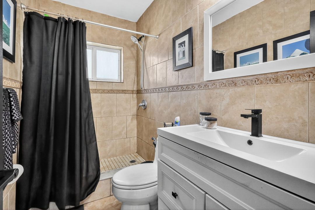 En Venta: $720,000 (5 camas, 3 baños, 1963 Pies cuadrados)