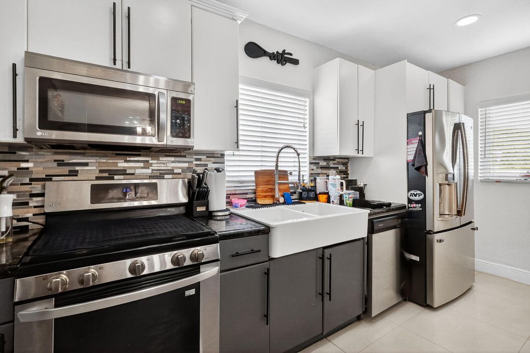 En Venta: $720,000 (5 camas, 3 baños, 1963 Pies cuadrados)