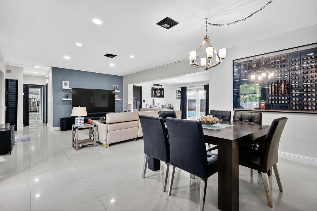 En Venta: $720,000 (5 camas, 3 baños, 1963 Pies cuadrados)