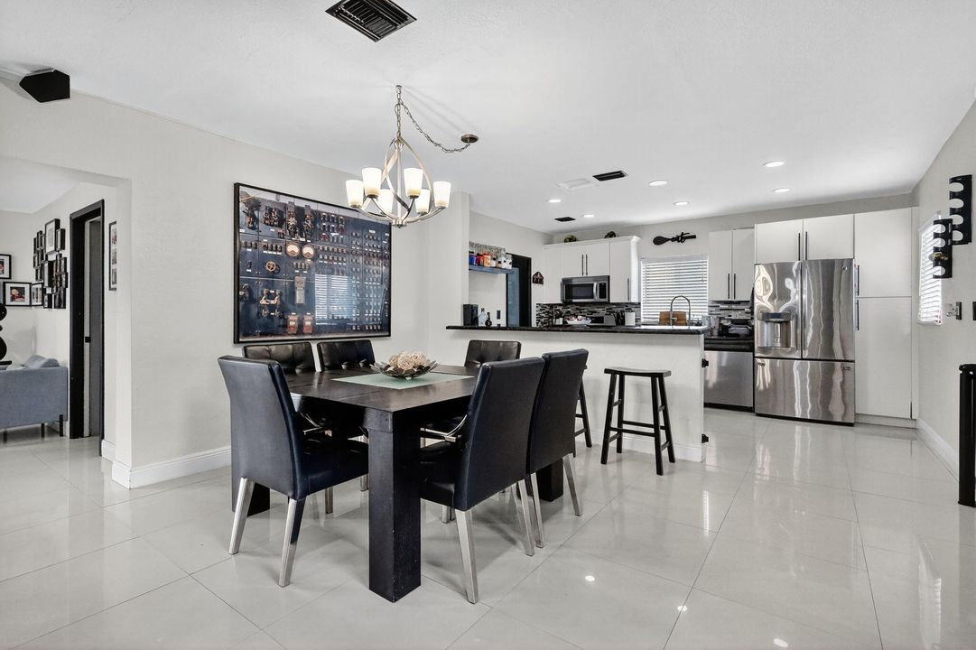 En Venta: $720,000 (5 camas, 3 baños, 1963 Pies cuadrados)