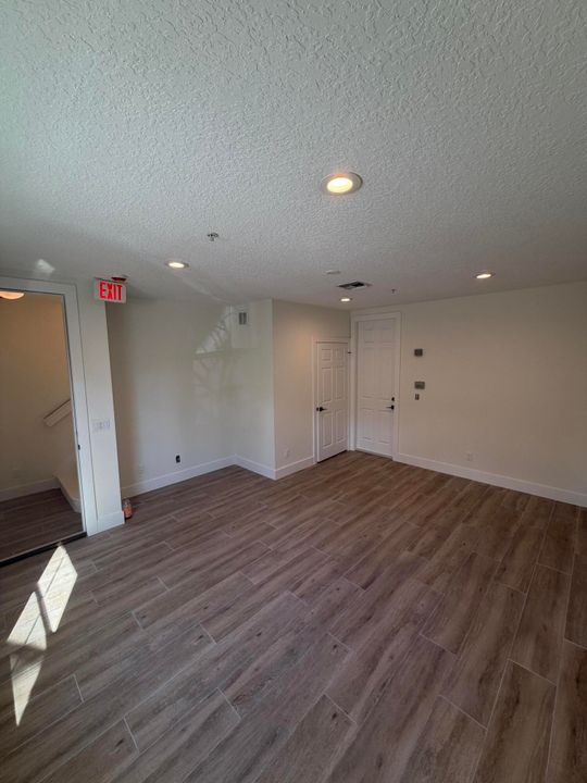 Active With Contract: $599,000 (3 beds, 3 baths, 1908 Square Feet)