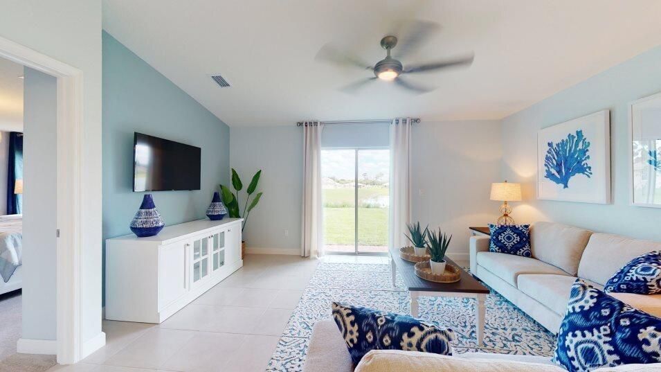 合同活跃: $385,820 (4 贝兹, 2 浴室, 1817 平方英尺)