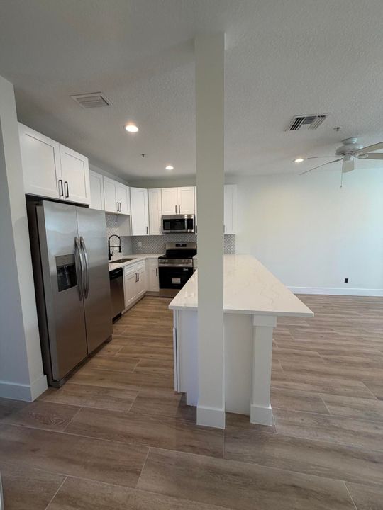 Active With Contract: $599,000 (3 beds, 3 baths, 1908 Square Feet)