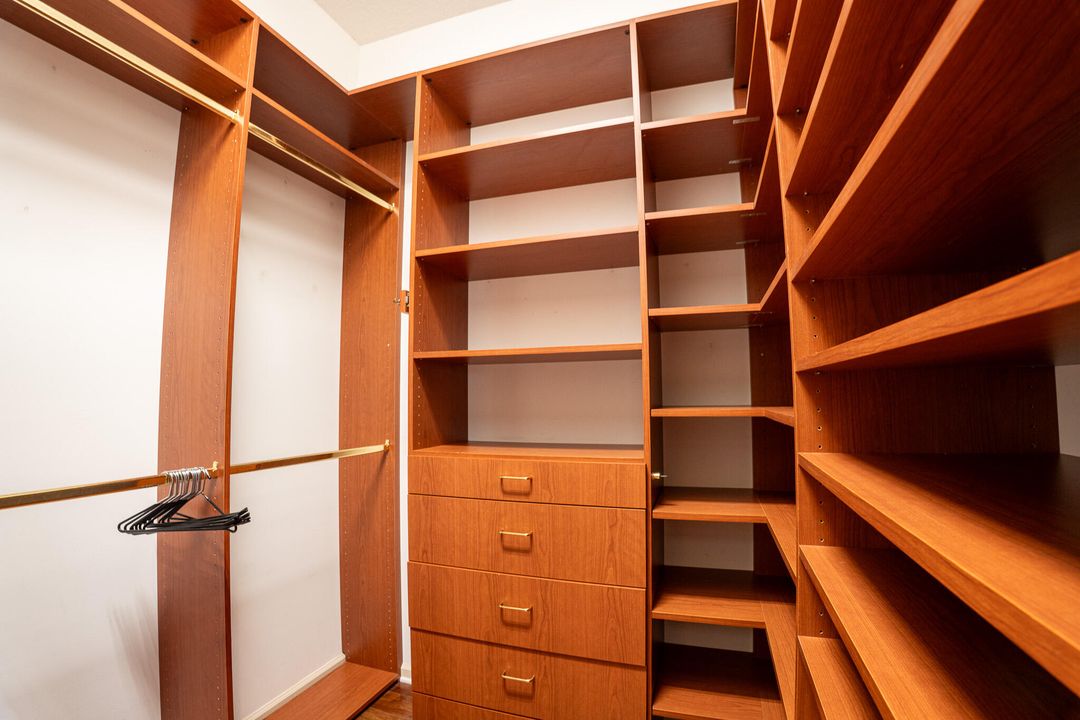 For Sale: $2,199,000 (4 beds, 3 baths, 3402 Square Feet)