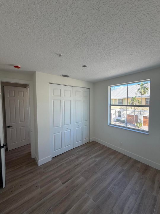 Active With Contract: $599,000 (3 beds, 3 baths, 1908 Square Feet)