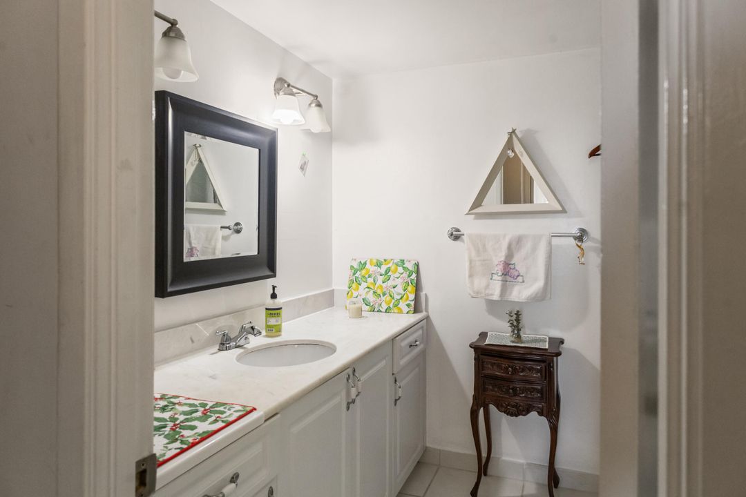 На продажу: $299,000 (2 спален, 2 ванн, 1145 Квадратных фут)