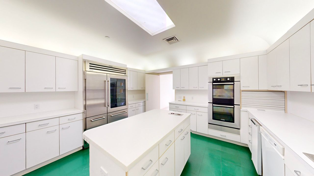 For Sale: $15,500,000 (3 beds, 3 baths, 3560 Square Feet)