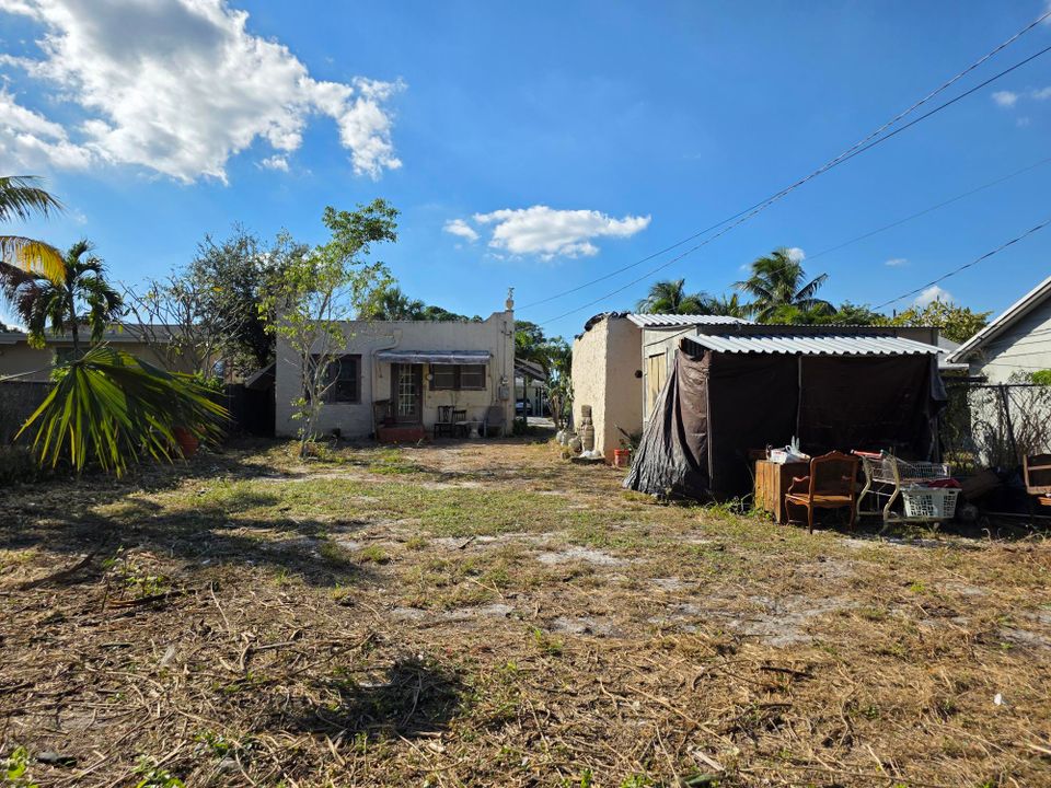 На продажу: $279,900 (2 спален, 1 ванн, 832 Квадратных фут)