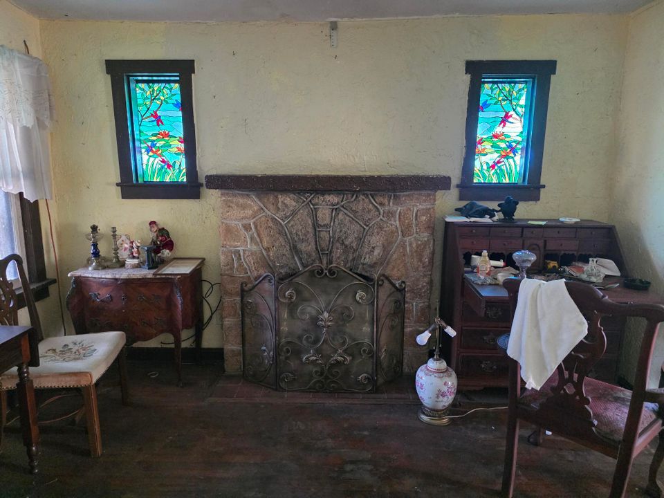 На продажу: $279,900 (2 спален, 1 ванн, 832 Квадратных фут)