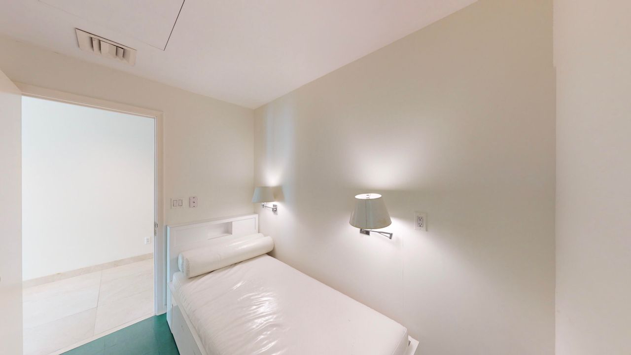 For Sale: $15,500,000 (3 beds, 3 baths, 3560 Square Feet)