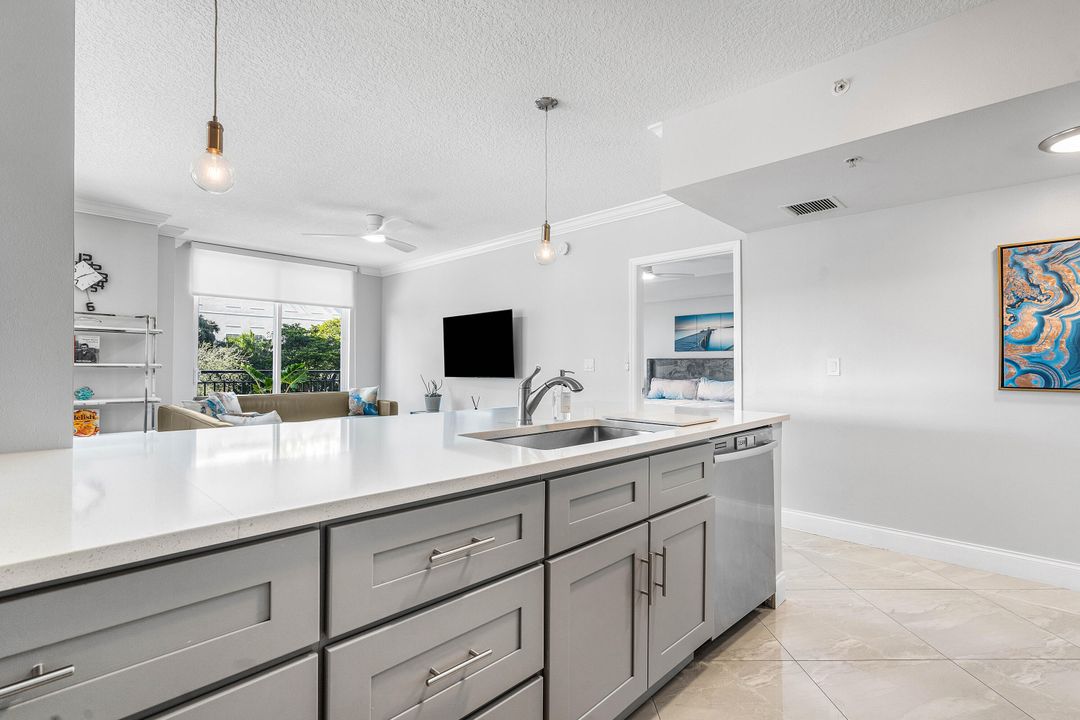 Active With Contract: $5,200 (3 beds, 2 baths, 1390 Square Feet)