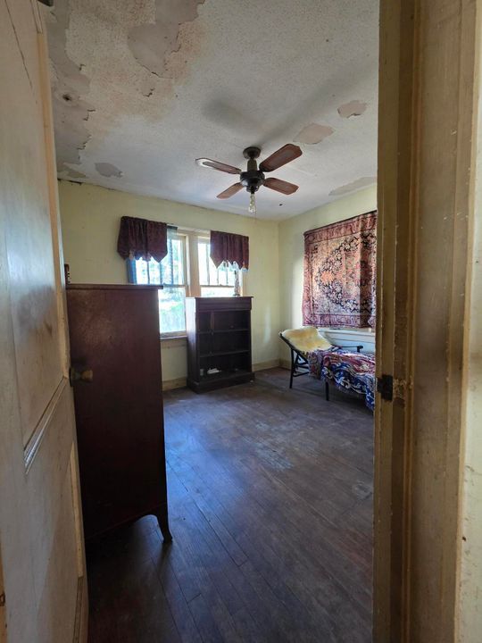 На продажу: $279,900 (2 спален, 1 ванн, 832 Квадратных фут)