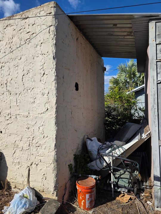 На продажу: $279,900 (2 спален, 1 ванн, 832 Квадратных фут)