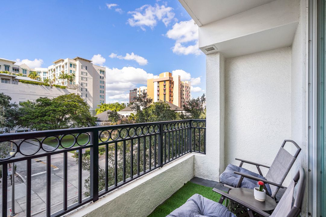 Active With Contract: $5,200 (3 beds, 2 baths, 1390 Square Feet)